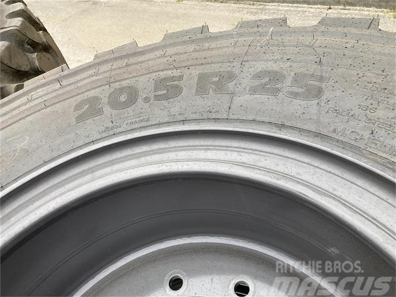 Michelin 20.5R25 Fabriksny dæk fra Case 621. Tyres, wheels and rims