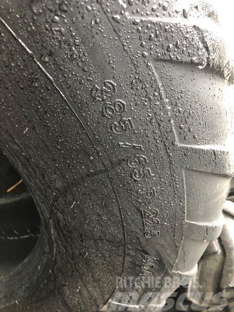  - - -  385/65X22,5 Tyres, wheels and rims