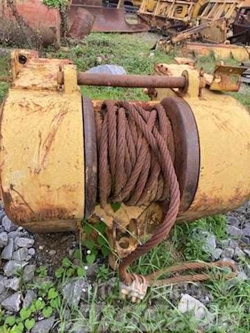CAT D8R Winches