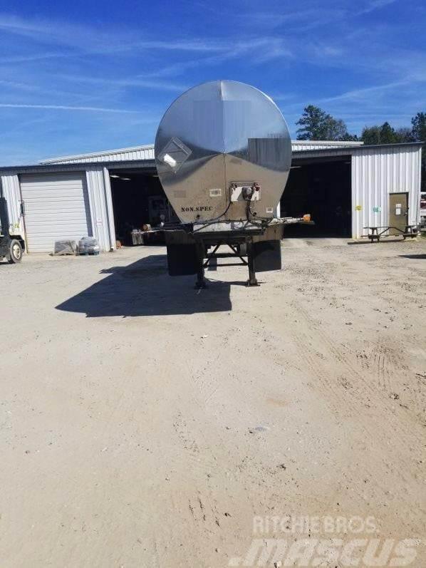 Fruehauf 6700 Gallon Tanker trailers