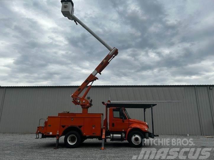 International 4300 Truck mounted aerial platforms