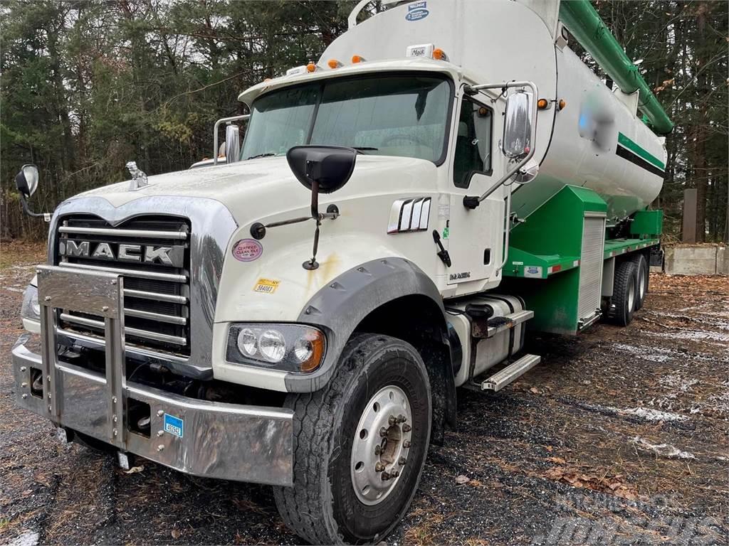 Mack Granite GU713 Farm / grain trucks