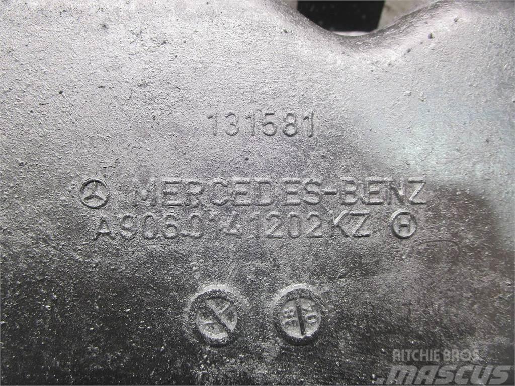 Mercedes-Benz OM906LA Engines
