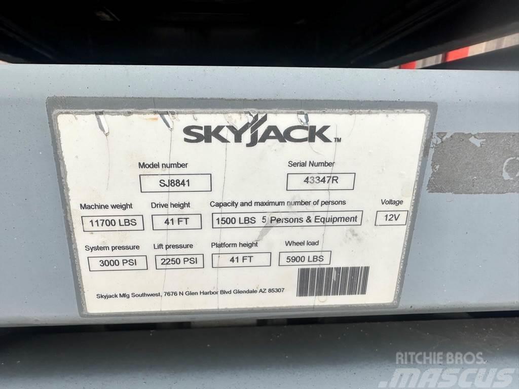 SkyJack SJ 8841 Vertical mast lifts