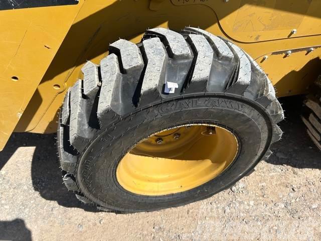 CAT 242D Tyres, wheels and rims