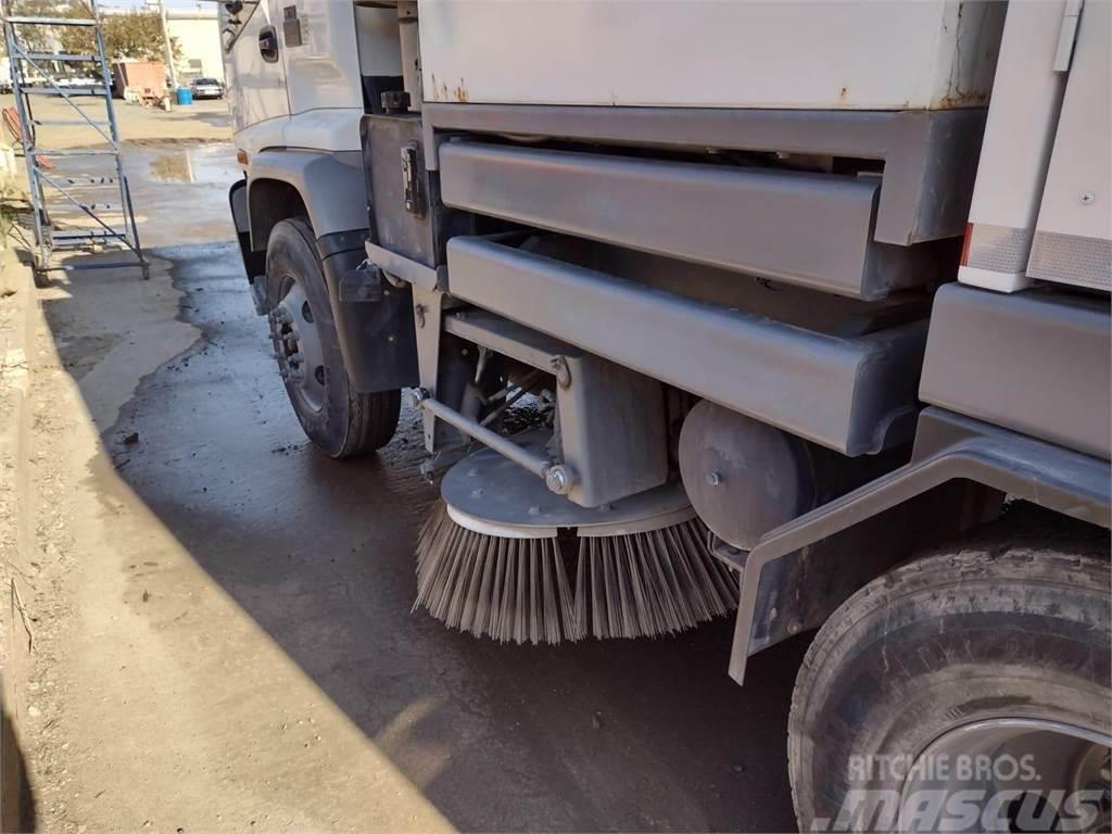 GMC T7500 Sweeper trucks