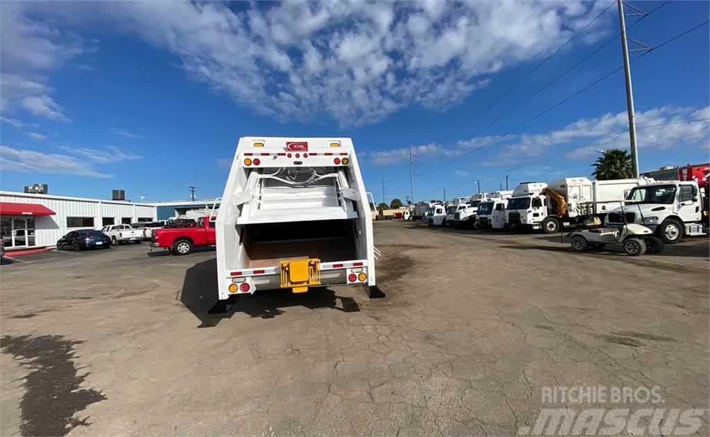 Freightliner M2106 Waste trucks