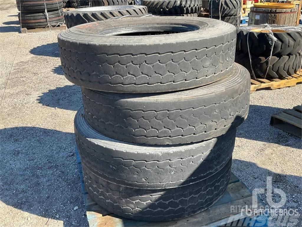  Quantity of (4) 11R22.5 Tyres, wheels and rims
