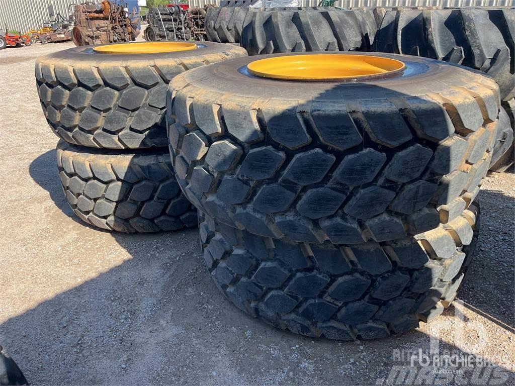  Quantity of (4) 23.5R25 Tyres, wheels and rims