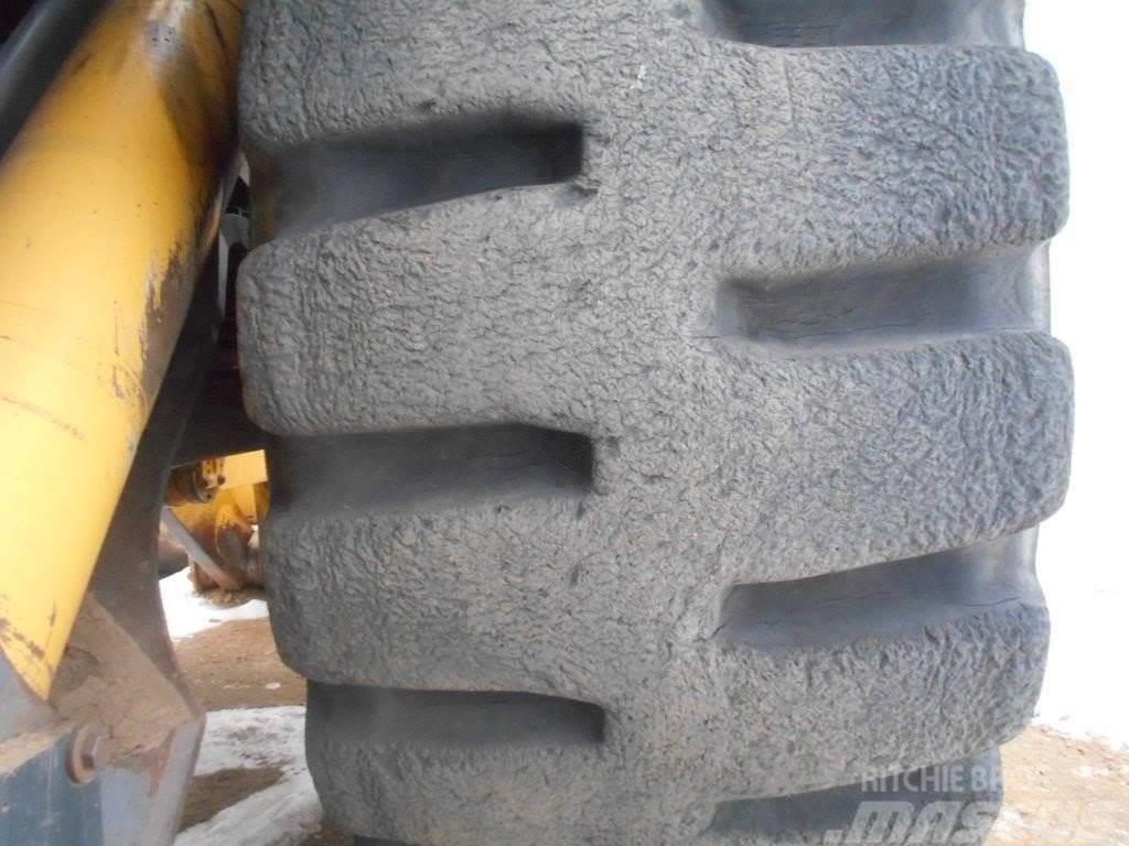 Bridgestone 65/65X 57 BRIDGESTONE D-LUG L-5 62 PLY Tyres, wheels and rims