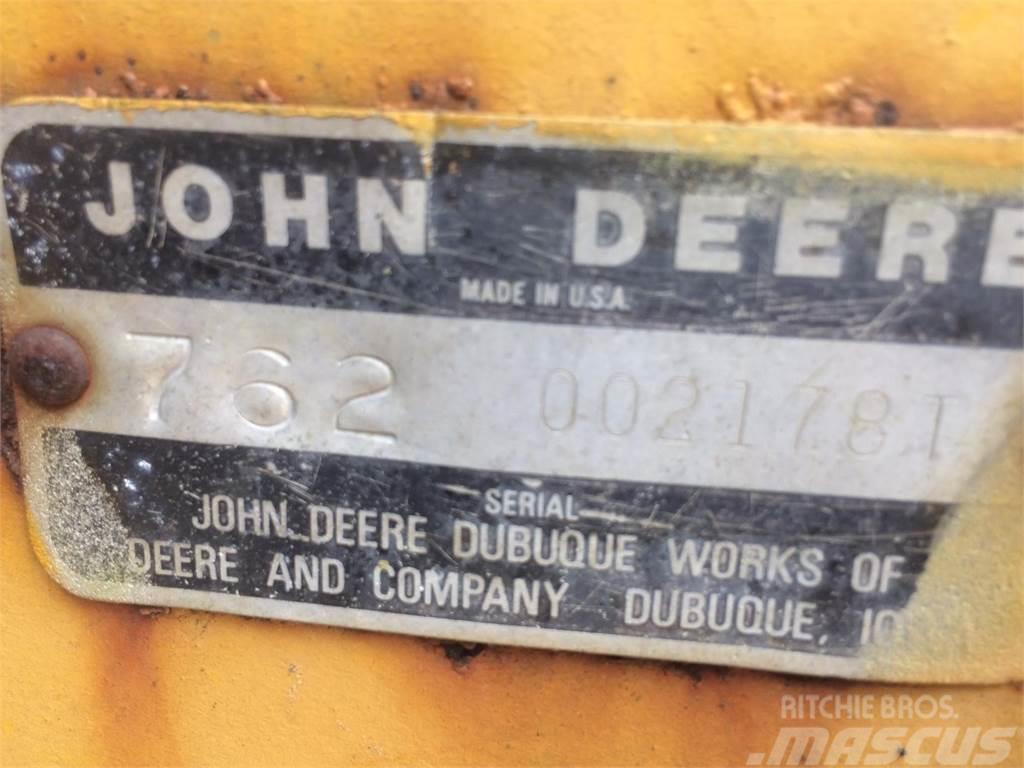 John Deere 762 Scrapers