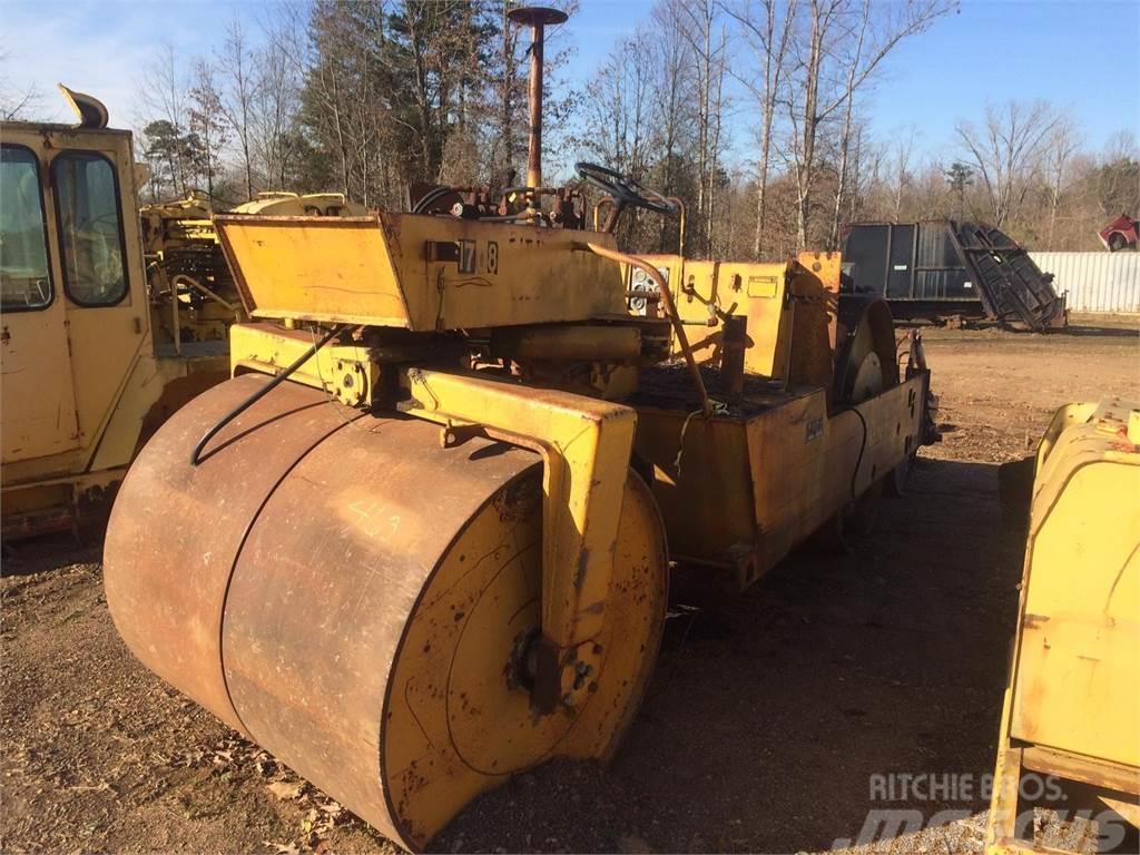 Koehring S812A Single drum rollers