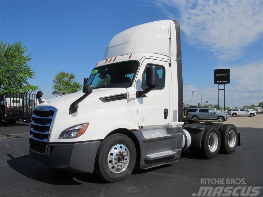 Freightliner Cascadia Day Cab Truck Tractor Units