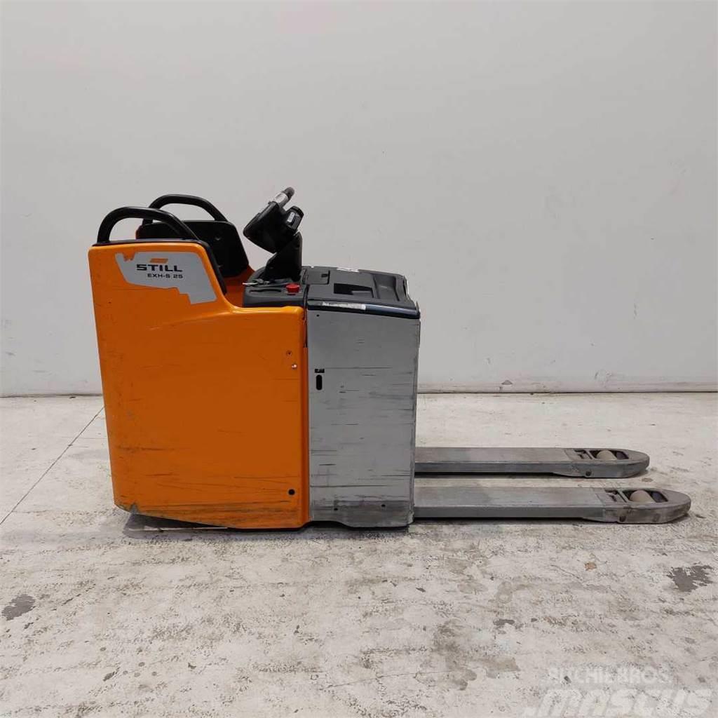 Still EXH-S25 Low lifter with platform